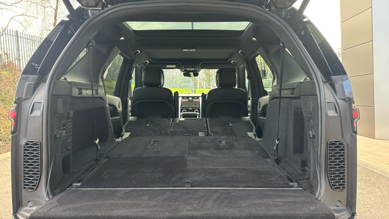 Land Rover Discovery 3.0 D300 R-Dynamic HSE 5dr Auto Diesel Station Wagon